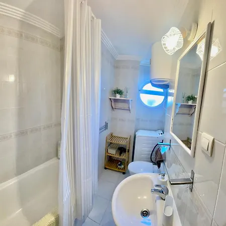 Апартаменты Cosy By The Sea *